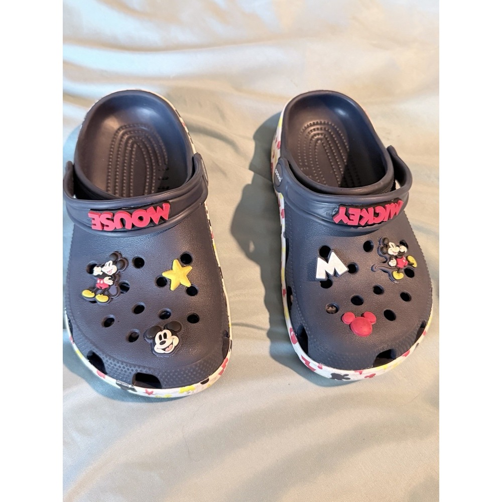 NEW Crocs Kids Disney Mickey & Friends Classic Clogs Shoes Jibbitz Size 2 kids